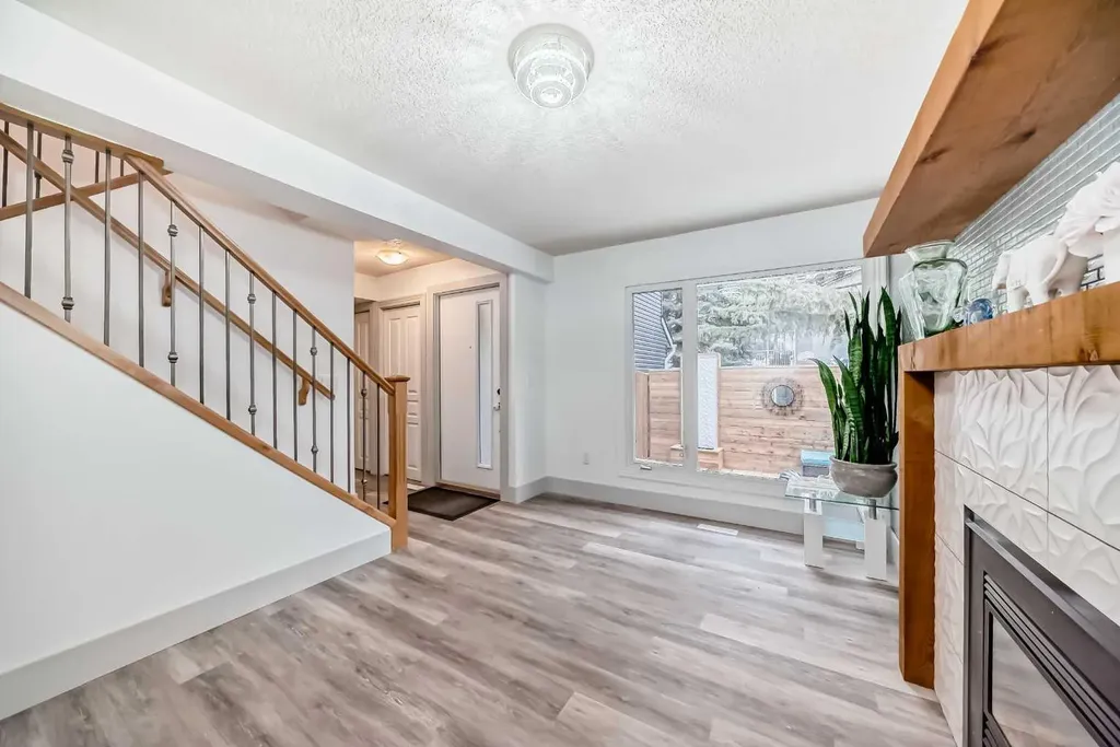 36 Glamis Green SW Calgary AB T3E6V1