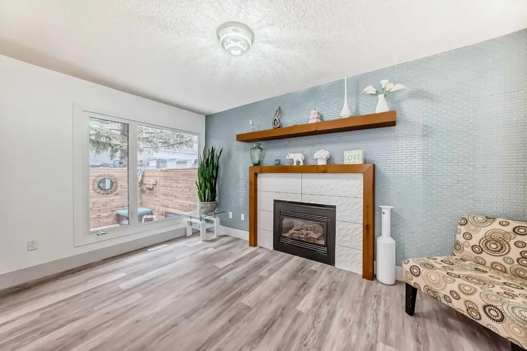 36 Glamis Green SW Calgary AB T3E6V1