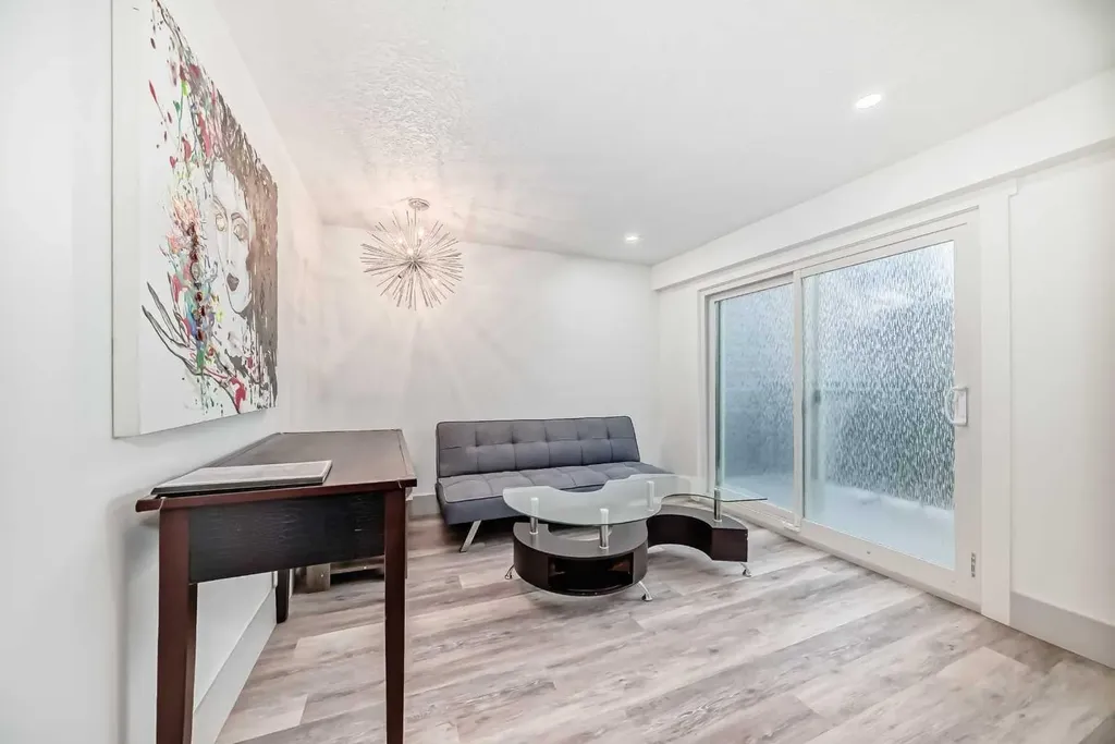 36 Glamis Green SW Calgary AB T3E6V1