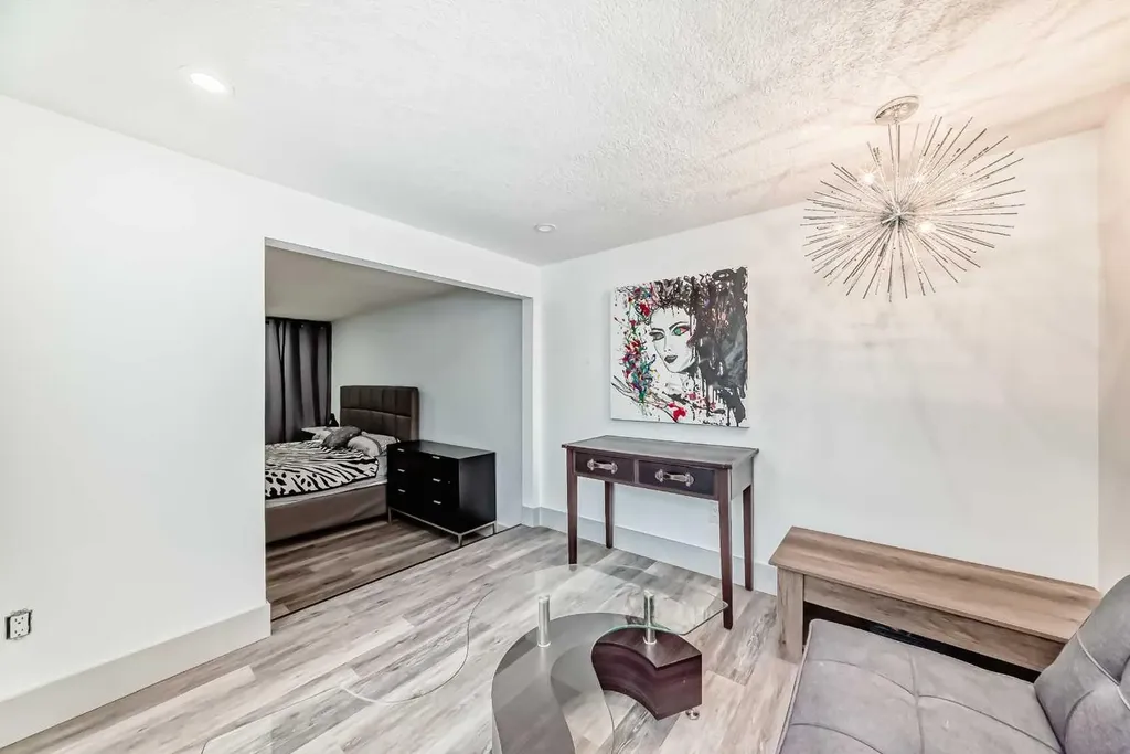 36 Glamis Green SW Calgary AB T3E6V1