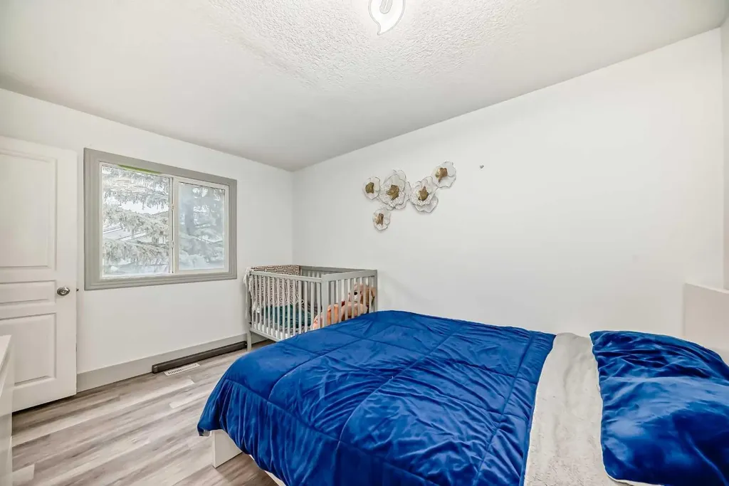 36 Glamis Green SW Calgary AB T3E6V1