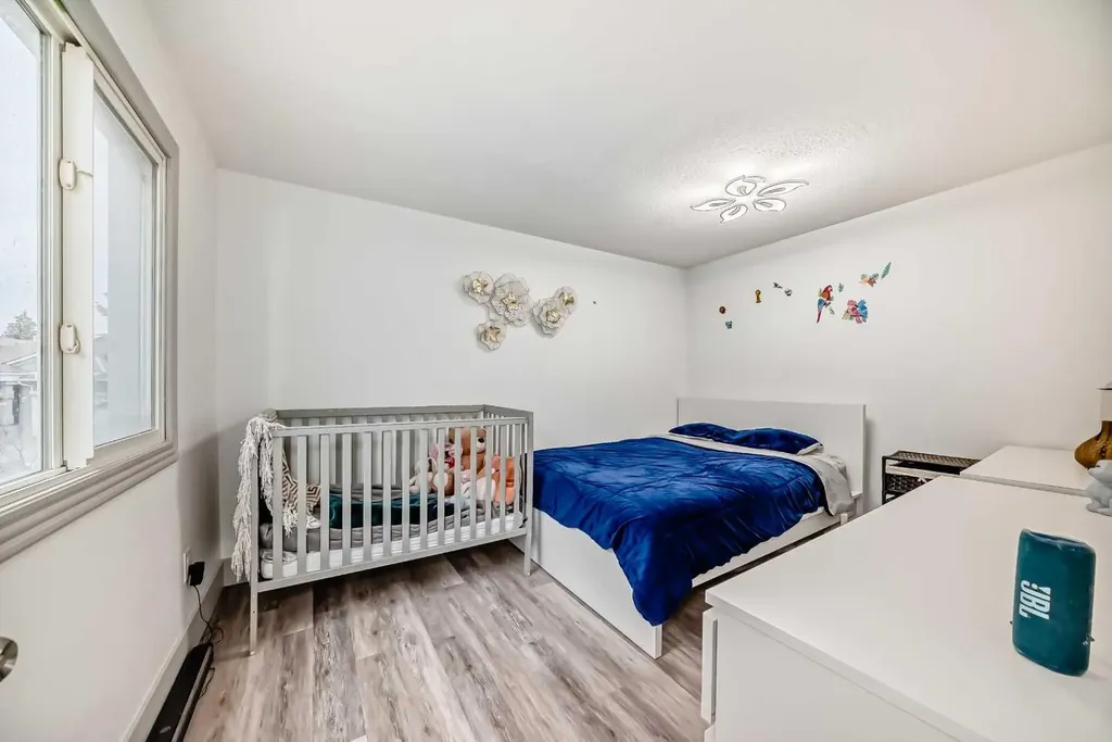 36 Glamis Green SW Calgary AB T3E6V1