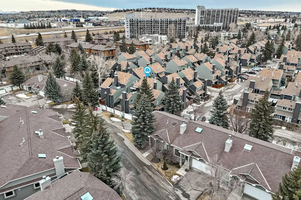 36 Glamis Green SW Calgary AB T3E6V1
