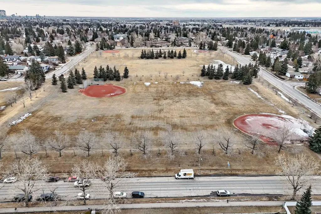 36 Glamis Green SW Calgary AB T3E6V1