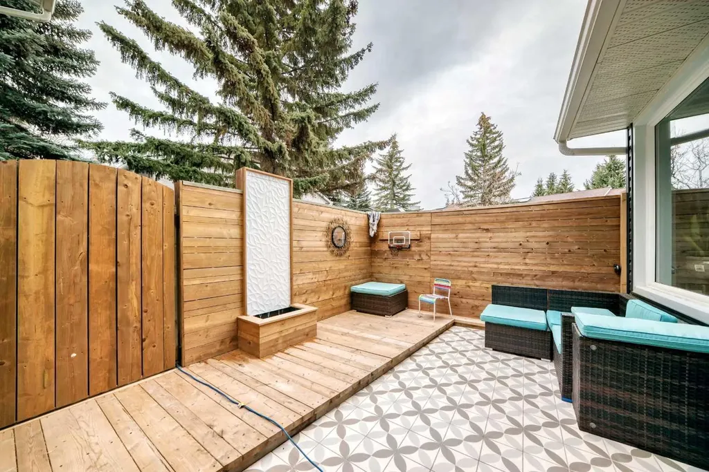 36 Glamis Green SW Calgary AB T3E6V1