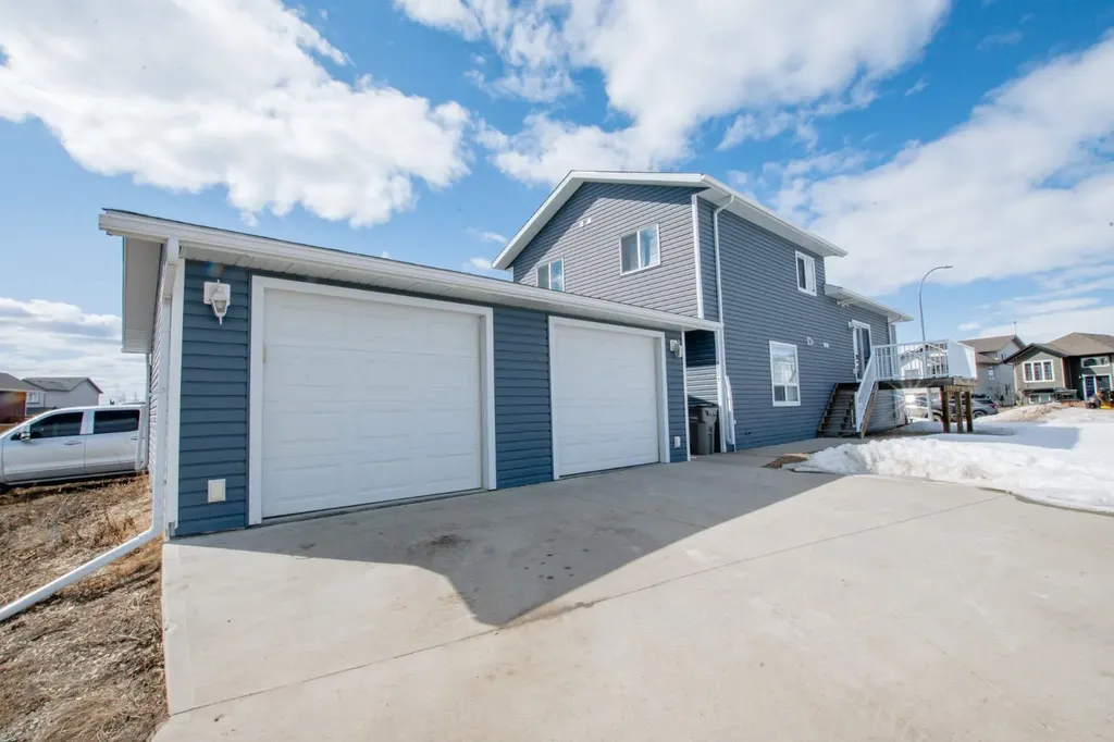 8453 102 Avenue Grande Prairie AB T8X 0N7