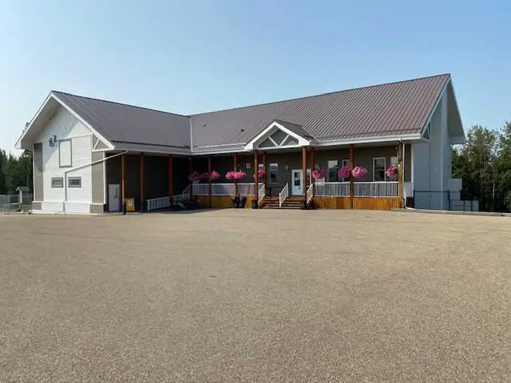 10032 Township Road 422 Rural Ponoka County AB t4J 1v9