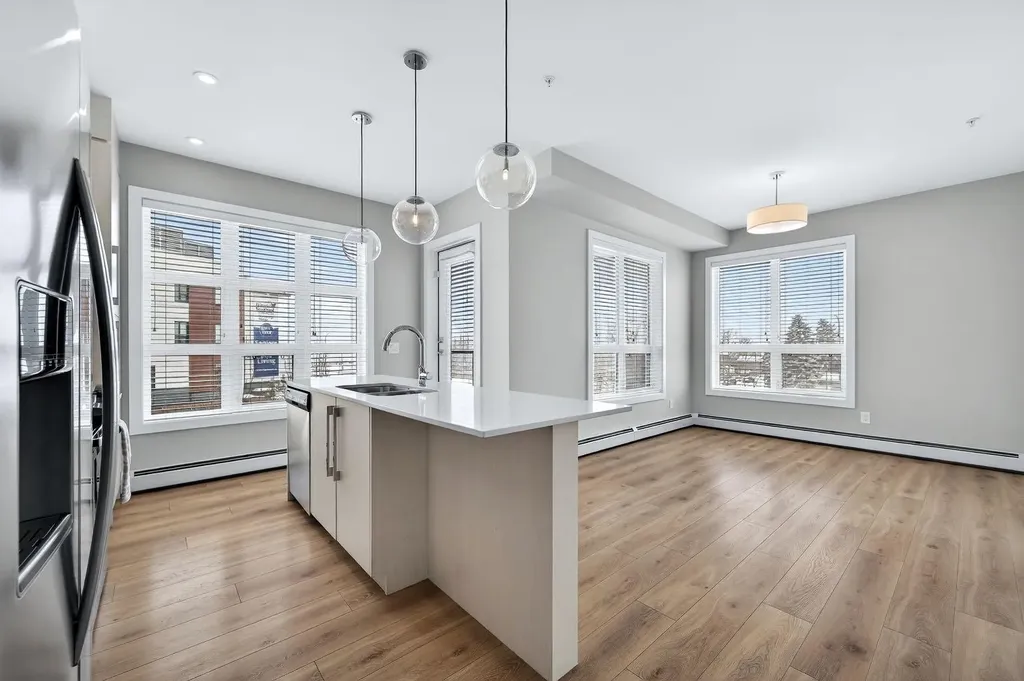 383 Smith Street NW Calgary AB T3B 6J9