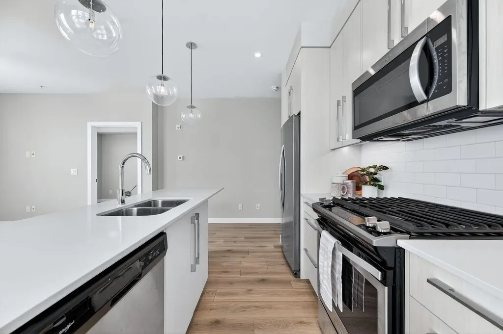 383 Smith Street NW Calgary AB T3B 6J9