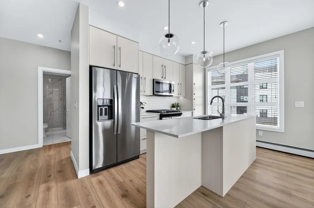383 Smith Street NW Calgary AB T3B 6J9