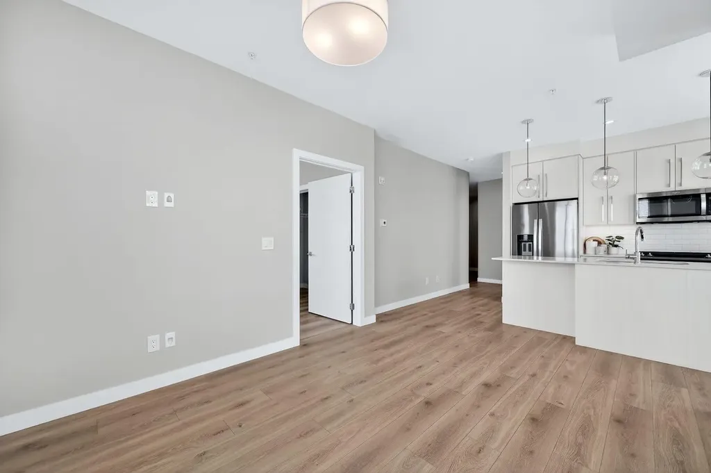 383 Smith Street NW Calgary AB T3B 6J9