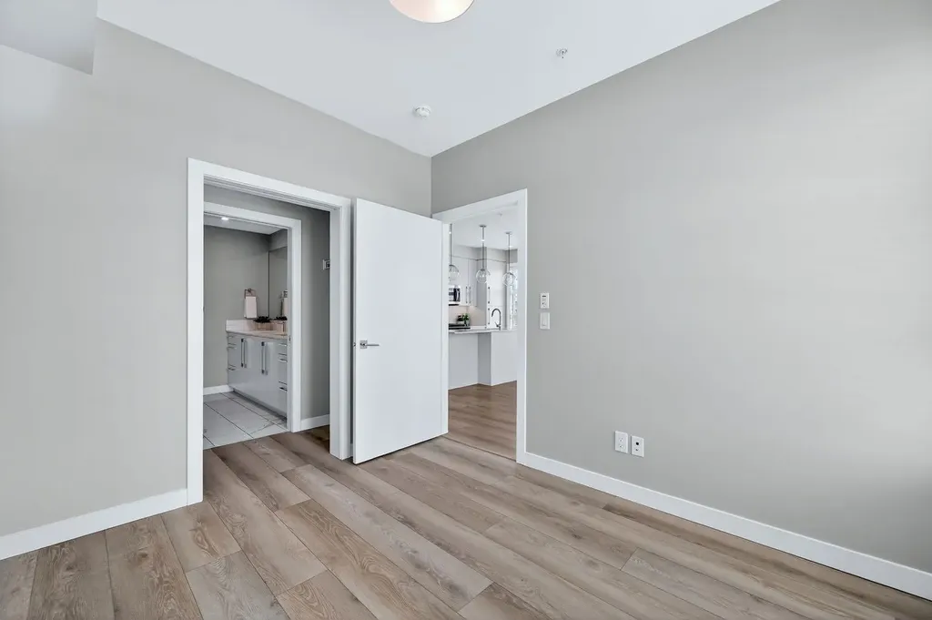 383 Smith Street NW Calgary AB T3B 6J9