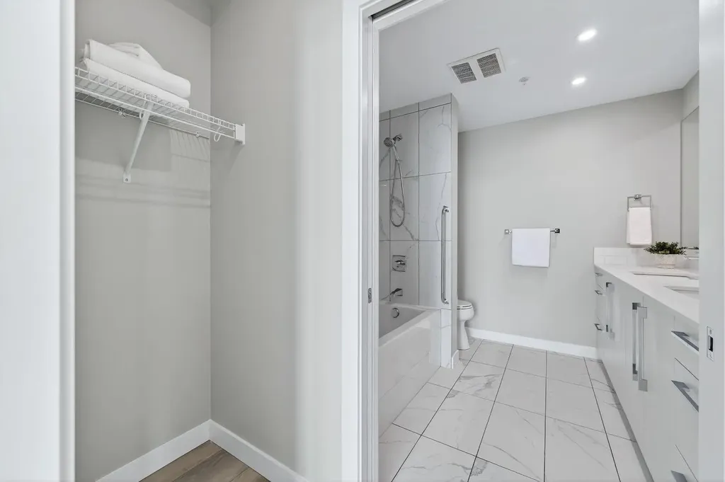 383 Smith Street NW Calgary AB T3B 6J9