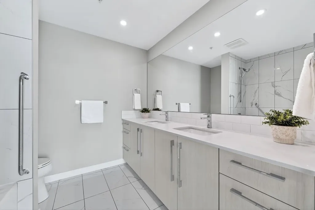 383 Smith Street NW Calgary AB T3B 6J9
