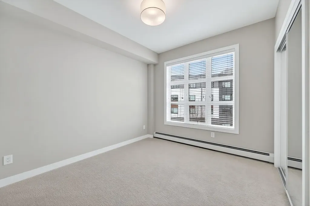 383 Smith Street NW Calgary AB T3B 6J9