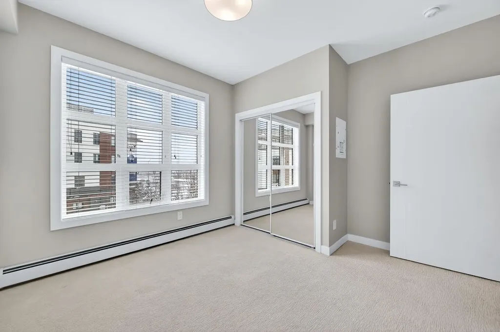 383 Smith Street NW Calgary AB T3B 6J9