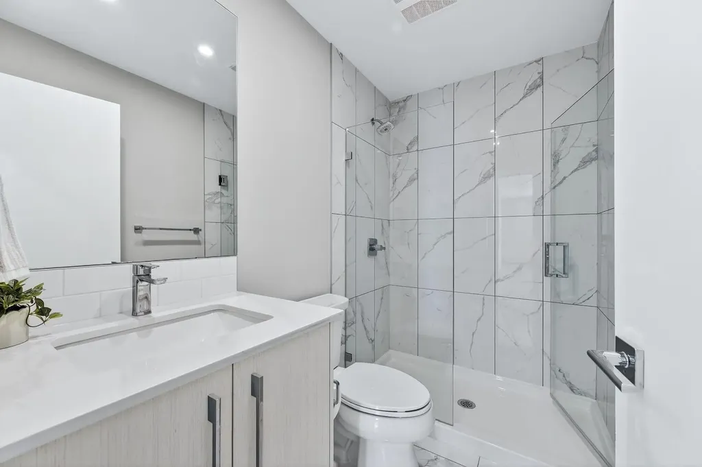 383 Smith Street NW Calgary AB T3B 6J9