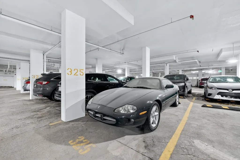 383 Smith Street NW Calgary AB T3B 6J9