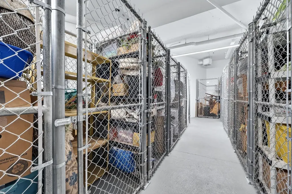383 Smith Street NW Calgary AB T3B 6J9