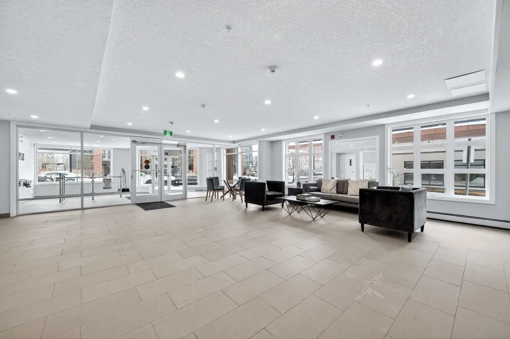 383 Smith Street NW Calgary AB T3B 6J9