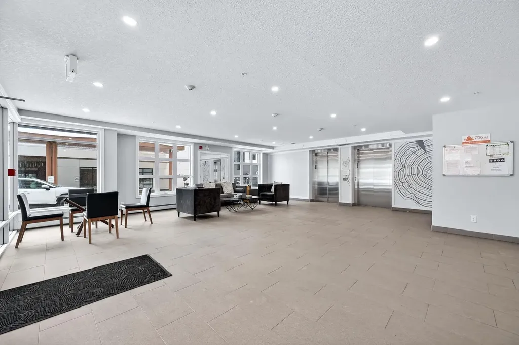 383 Smith Street NW Calgary AB T3B 6J9