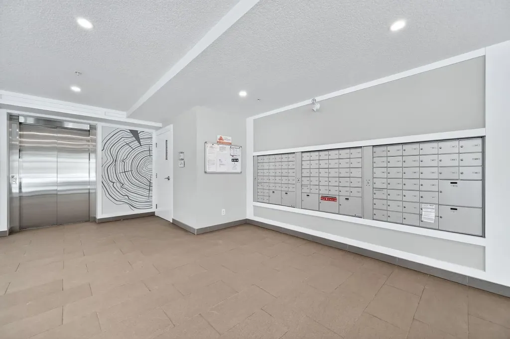 383 Smith Street NW Calgary AB T3B 6J9