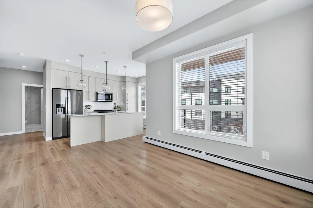 383 Smith Street NW Calgary AB T3B 6J9