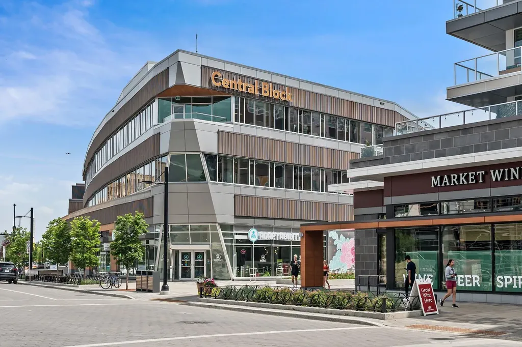 383 Smith Street NW Calgary AB T3B 6J9