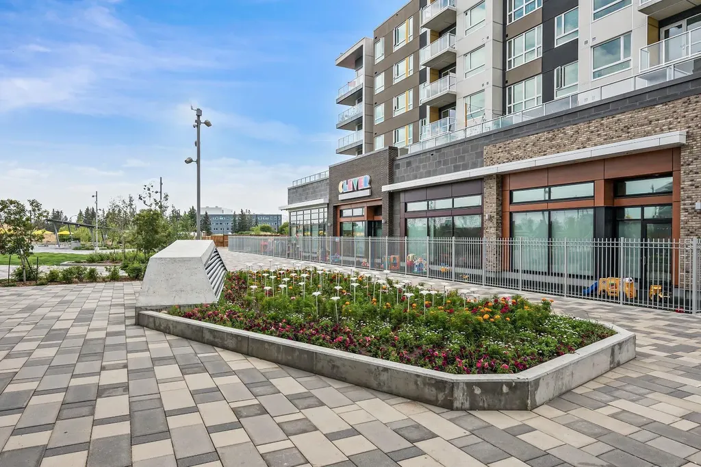 383 Smith Street NW Calgary AB T3B 6J9