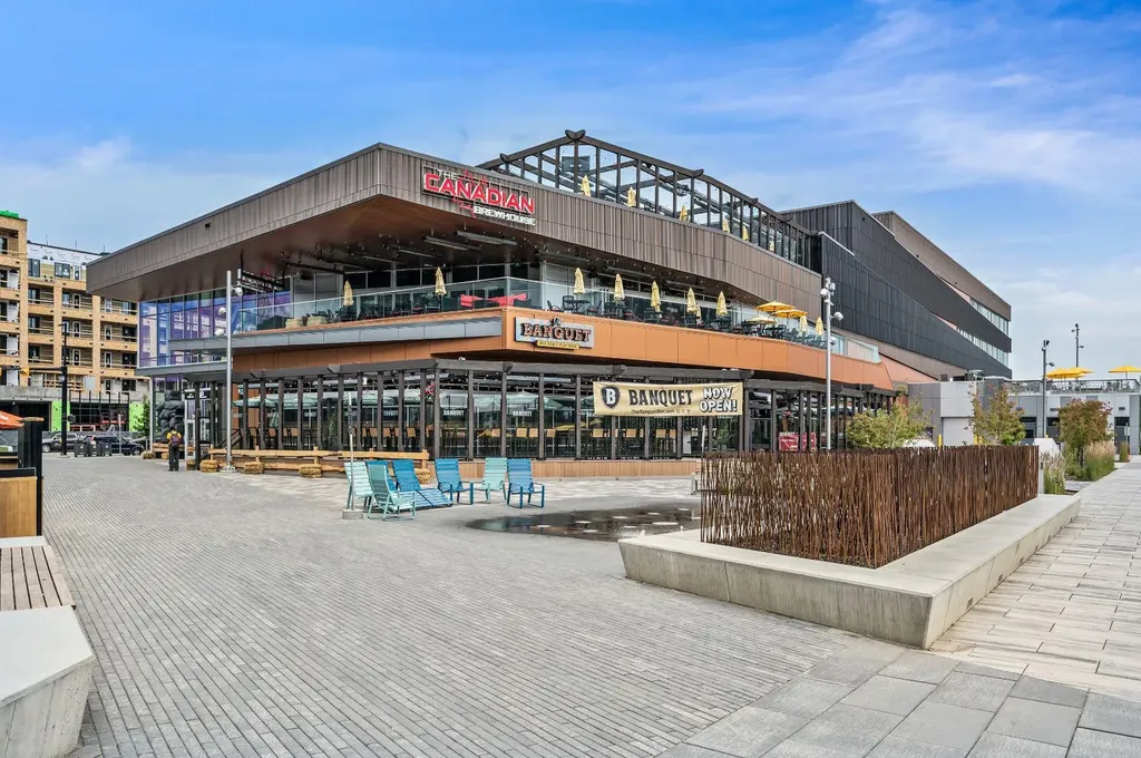 383 Smith Street NW Calgary AB T3B 6J9