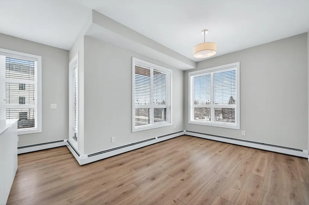 383 Smith Street NW Calgary AB T3B 6J9