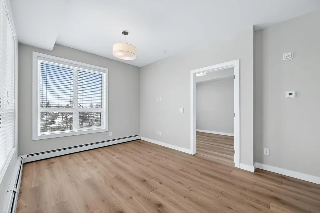 383 Smith Street NW Calgary AB T3B 6J9