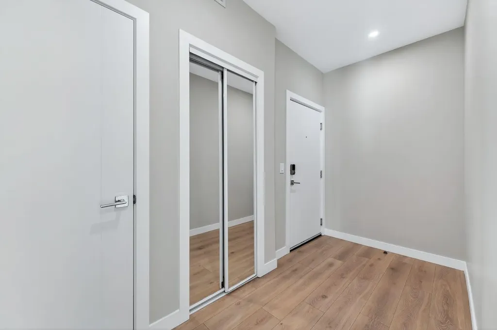 383 Smith Street NW Calgary AB T3B 6J9