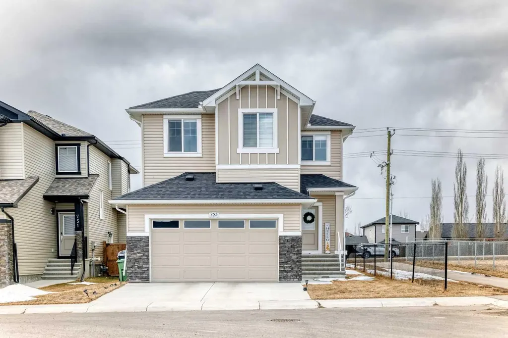 753 Edgefield Crescent Strathmore AB T1P 1H5
