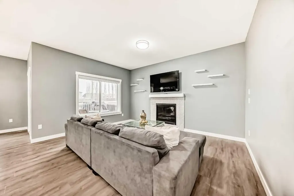 753 Edgefield Crescent Strathmore AB T1P 1H5