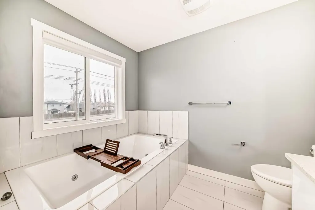 753 Edgefield Crescent Strathmore AB T1P 1H5
