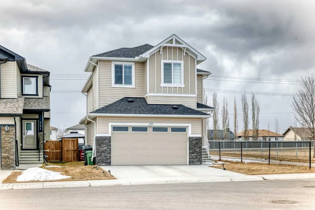 753 Edgefield Crescent Strathmore AB T1P 1H5