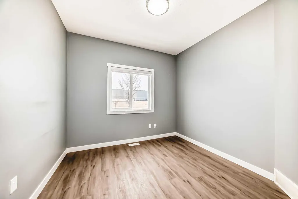 753 Edgefield Crescent Strathmore AB T1P 1H5