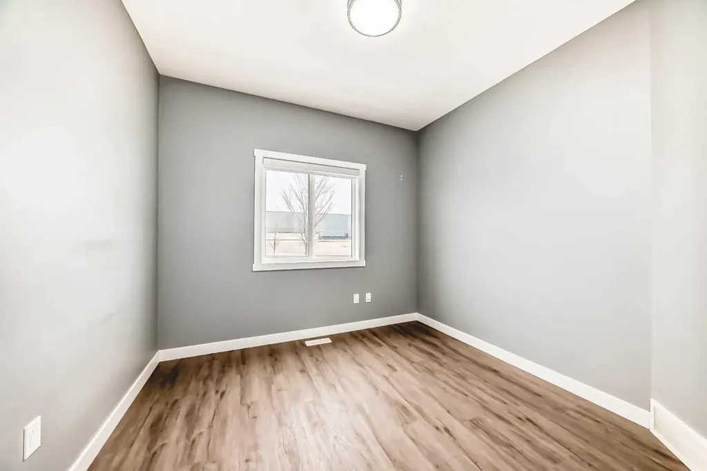 753 Edgefield Crescent Strathmore AB T1P 1H5