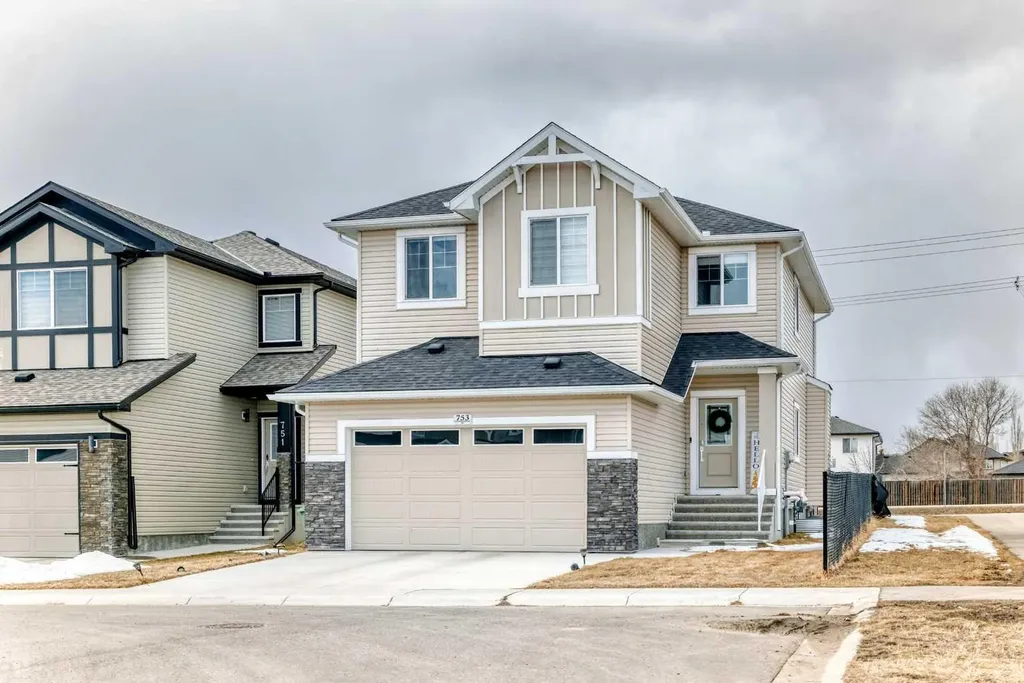 753 Edgefield Crescent Strathmore AB T1P 1H5
