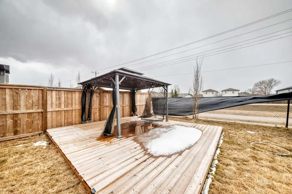 753 Edgefield Crescent Strathmore AB T1P 1H5