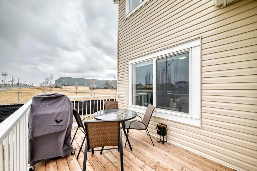 753 Edgefield Crescent Strathmore AB T1P 1H5