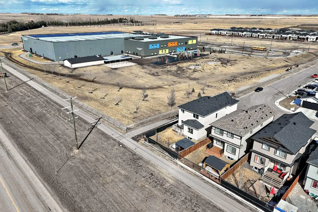 753 Edgefield Crescent Strathmore AB T1P 1H5