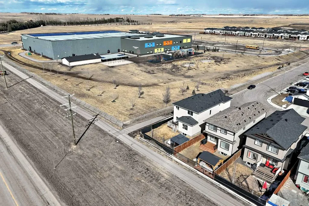 753 Edgefield Crescent Strathmore AB T1P 1H5