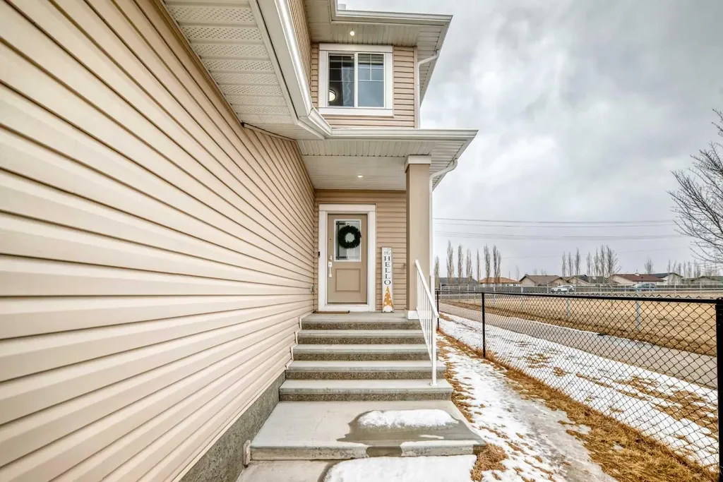 753 Edgefield Crescent Strathmore AB T1P 1H5