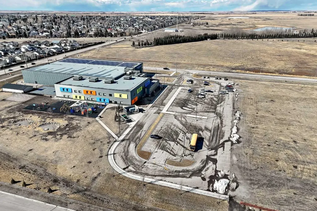 753 Edgefield Crescent Strathmore AB T1P 1H5
