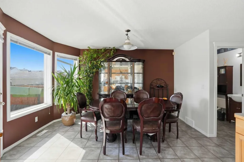 155 Tarington Green NE Calgary AB T3J 3X3