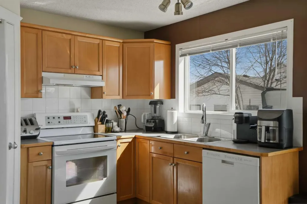 155 Tarington Green NE Calgary AB T3J 3X3