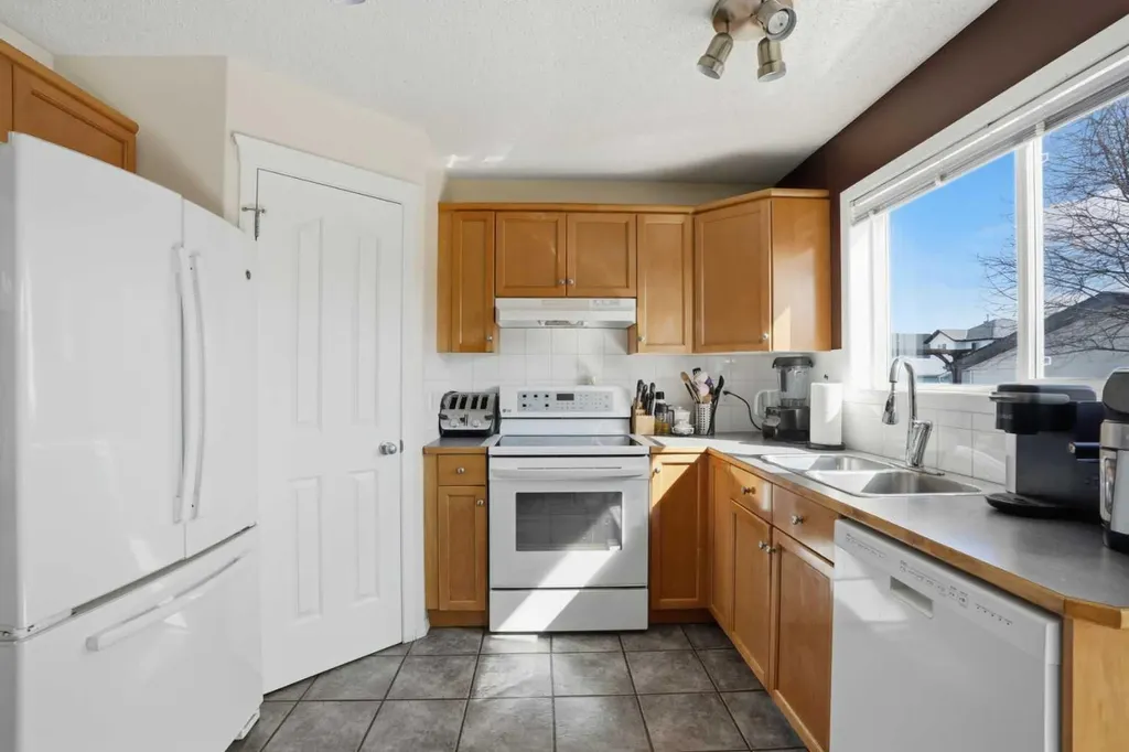 155 Tarington Green NE Calgary AB T3J 3X3