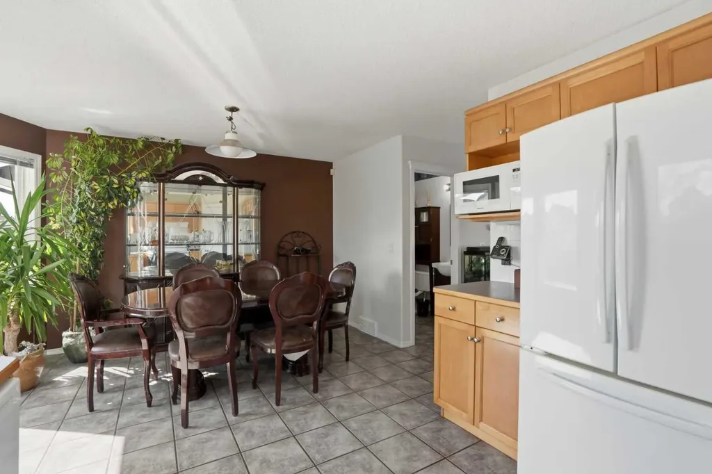 155 Tarington Green NE Calgary AB T3J 3X3